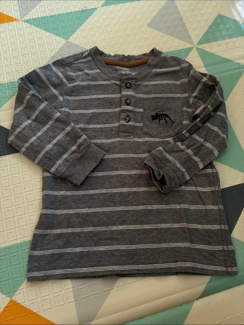 20/25$ 🧸 Boys' Gray Striped Long-Sleeve Henley Top